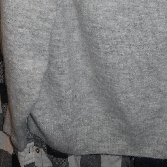 H & M cowl neck sweater, long sleeves, ribbed cowl and bottom hem - Picture 4 of 8